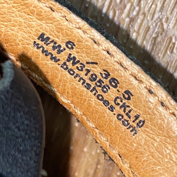 Born Crown Layla Leather Floral Heels - Picture 10 of 14